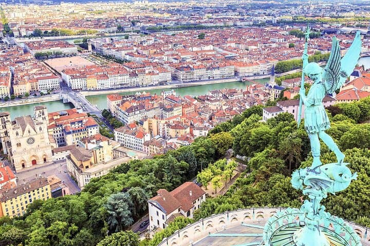 4-Hour Private Lyon City Tour with Hotel Pickup — Place Bellecour to Parc de la Tête d'Or photo 2
