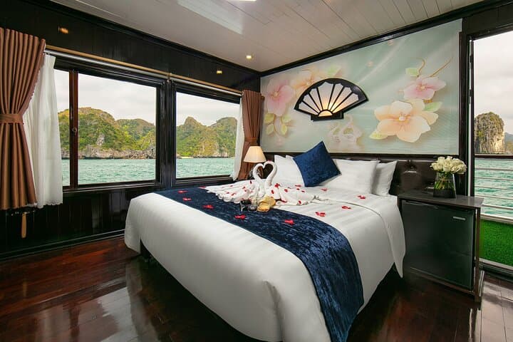 3-Day Ha Long Bay & Lan Ha Bay Cruise: Kayak, Caves and Cat Ba Island photo 4