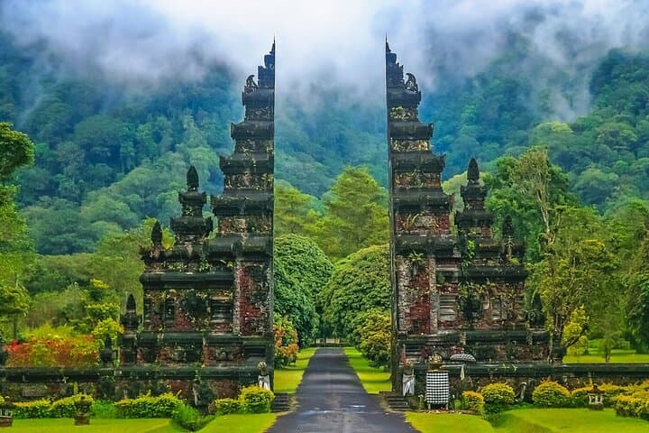 Private Bali Heritage Trail: Kamasan Painting Village & Kerta Gosa Palace photo 6