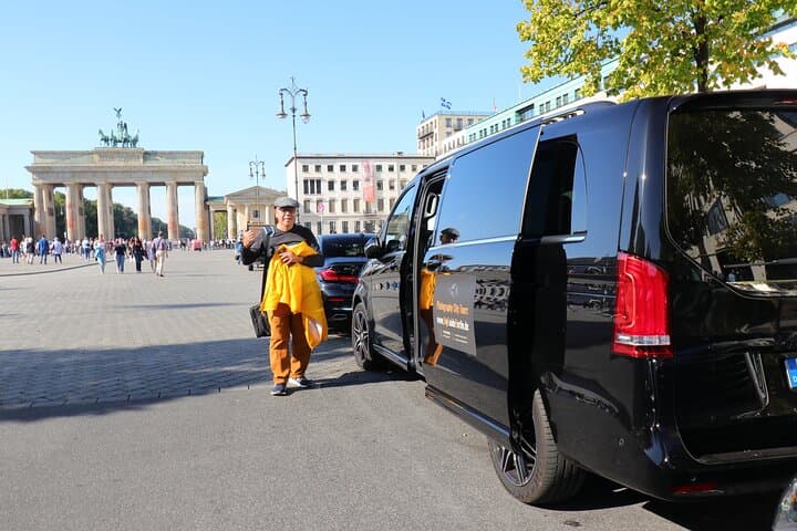 Private Berlin Chauffeured Photo Tour — 3-Hour Guided City Highlights photo 2