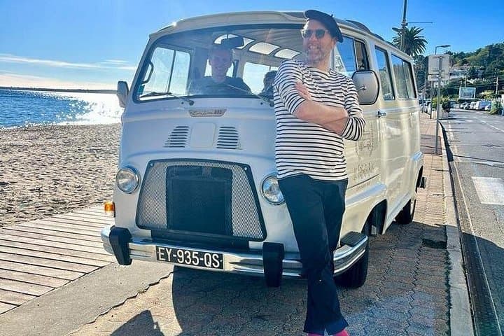 Vintage Bus Tour of Cannes: Croisette, Suquet & Palais des Festivals photo 2