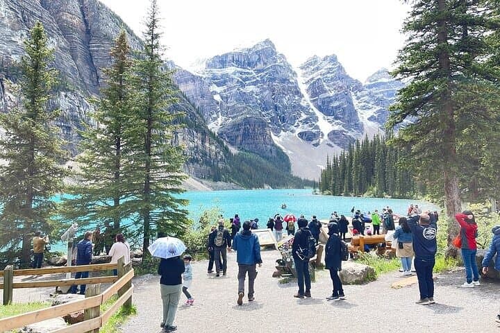 calgary-yyc-airport-to-banff-hotels-shared-shuttle photo 6