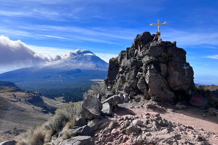 Iztaccihuatl High-Altitude Hike: Private Trek Near Popocatepetl from Mexico City