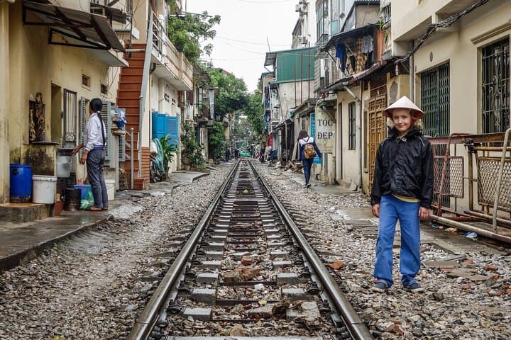 Hanoi Street Food Tour & Train Street Experience: A 3–4 Hour Old Quarter Walking Feast photo 6