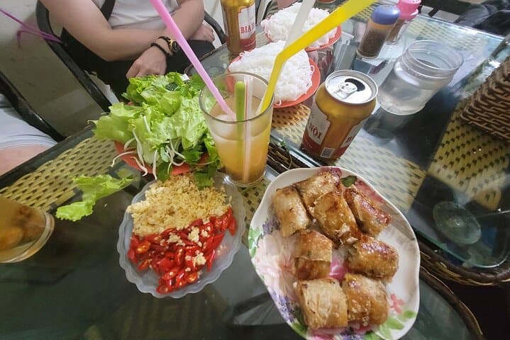 Hanoi Street Food Tour & Train Street Experience: A 3–4 Hour Old Quarter Walking Feast photo 3