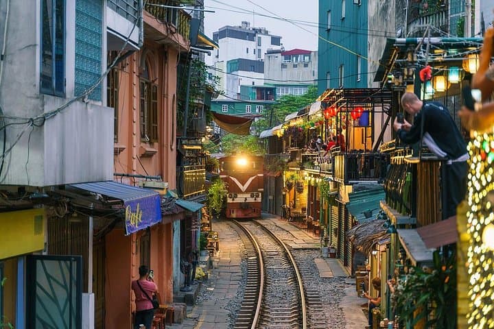 Private Hanoi Street Food Tour: Old Quarter Eats & Train Street Coffee photo 1