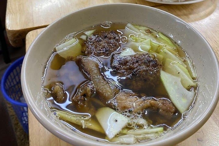 Private Hanoi Street Food Tour: Old Quarter Eats & Train Street Coffee photo 3