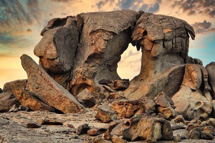 Sunset Hike to Moon Valley: 4-Hour Jeddah Evening Adventure photo 2