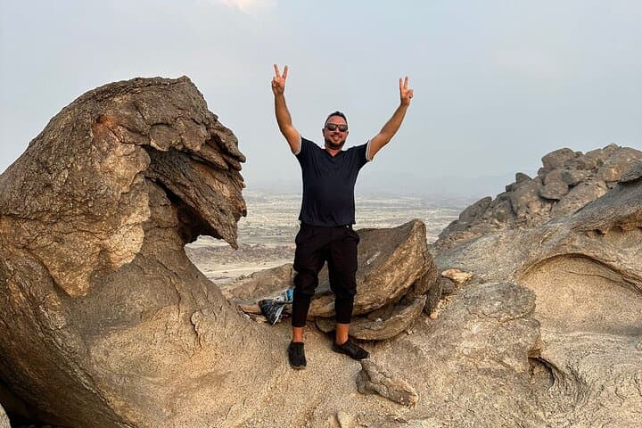 Sunset Hike to Moon Valley: 4-Hour Jeddah Evening Adventure