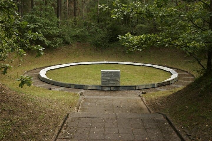 Walk Vilnius' Jewish Quarter and Paneriai Memorial Park: A Somber Cultural Walking Tour photo 5