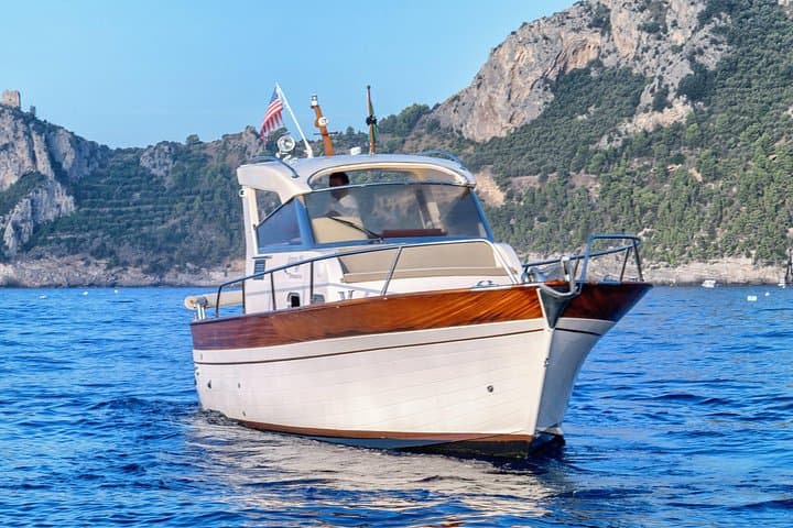 Positano to Amalfi: Scenic Boat Tour to the Emerald Grotto and Hidden Coves photo 3