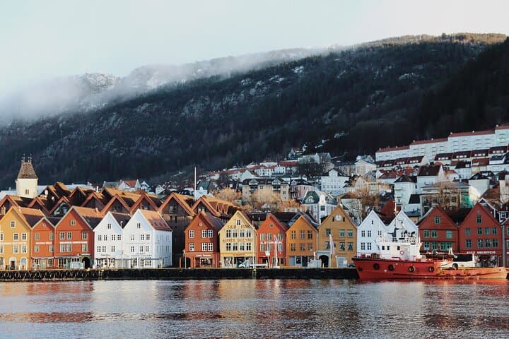 Private Coastal Transfer: Stavanger to Bergen with 2-Hour Haugesund Stop