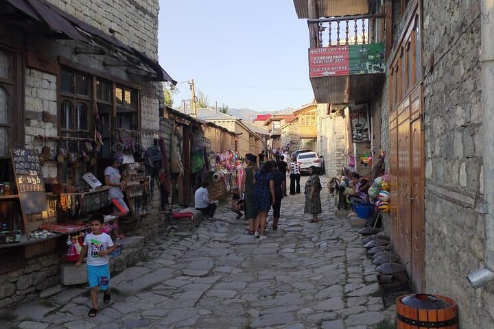 Full-Day Shamakhi & Lahij Private Tour — Diri Baba, Juma Mosque & Lahij Crafts