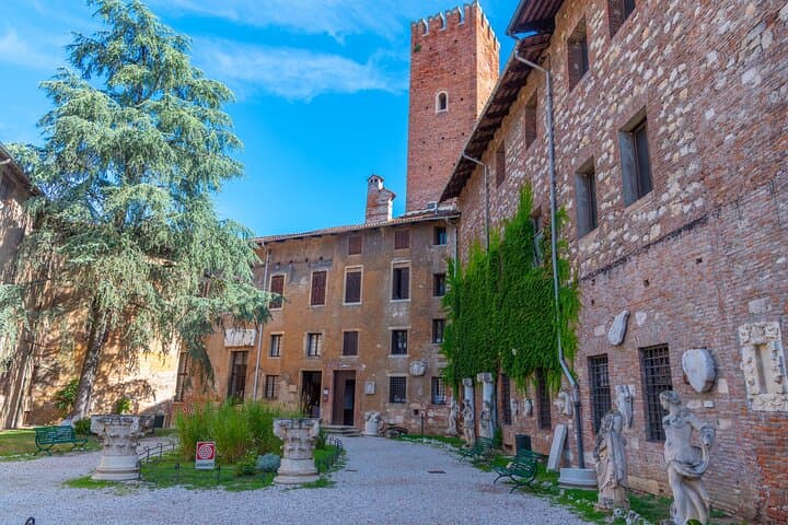 Family-Friendly Vicenza Walking Tour for Kids — Basilica Palladiana & Salvi Gardens photo 2