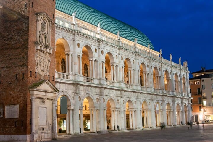 Family-Friendly Vicenza Walking Tour for Kids — Basilica Palladiana & Salvi Gardens photo 5