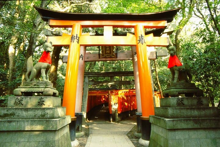Private eBike Tour to Fushimi Inari: Ride Through the Torii and Kamo River Return photo 4