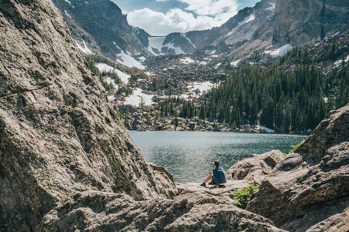 Between Alpine Lakes and Wind-Carved Ridges