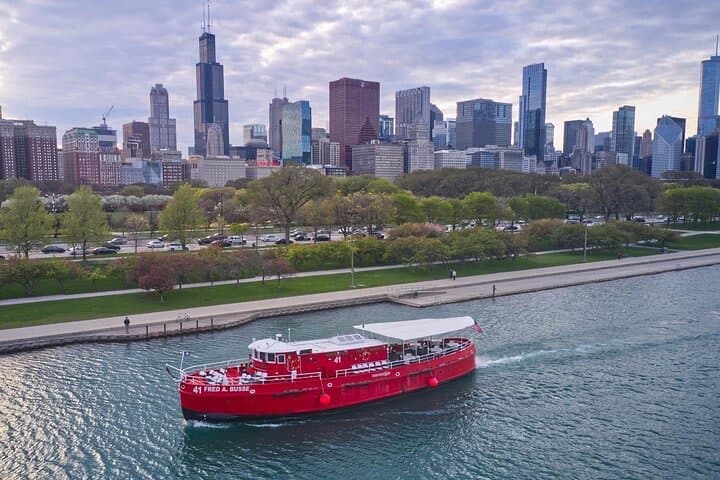 Chicago Fireboat River & Lake Cruise Aboard the Fred A Busse — Architecture & Fire History