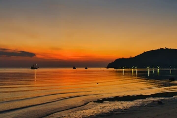 Flying Fox Island Sunset Cruise — Private Boat Charter in Labuan Bajo photo 3