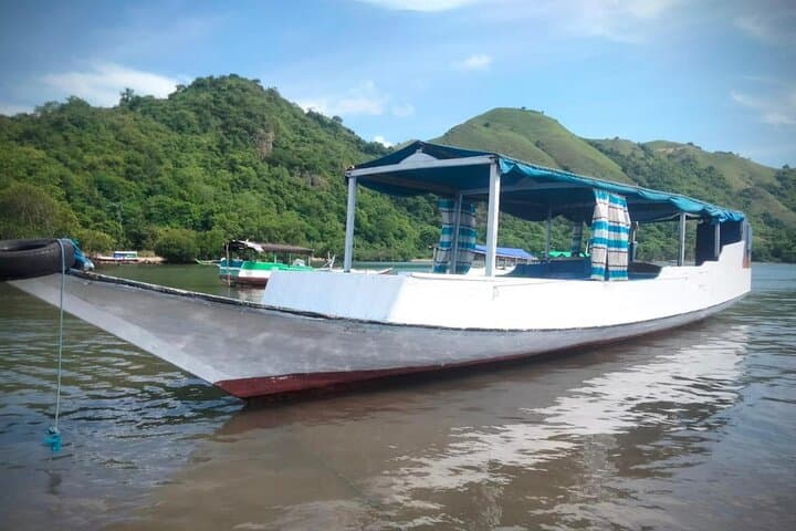 Flying Fox Island Sunset Cruise — Private Boat Charter in Labuan Bajo photo 6