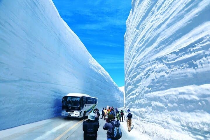 Walking Japan's Snow Corridor: Tateyama Murodo Day Tour from Kanazawa