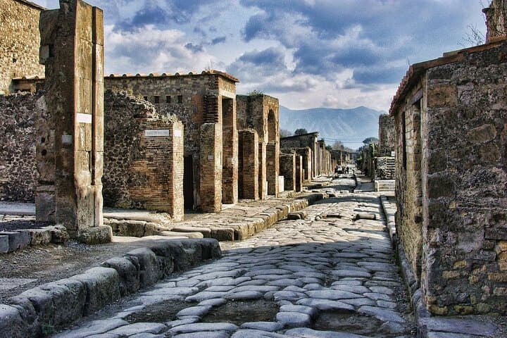 Private Transfer from Rome to the Amalfi Coast with Pompeii Stop photo 6