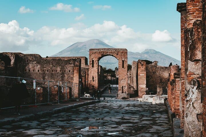 Private Transfer from Rome to the Amalfi Coast with Pompeii Stop photo 4