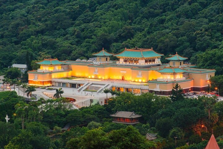 Taipei Day Tour: National Palace Museum, Beitou Hot Springs & Dadaocheng
