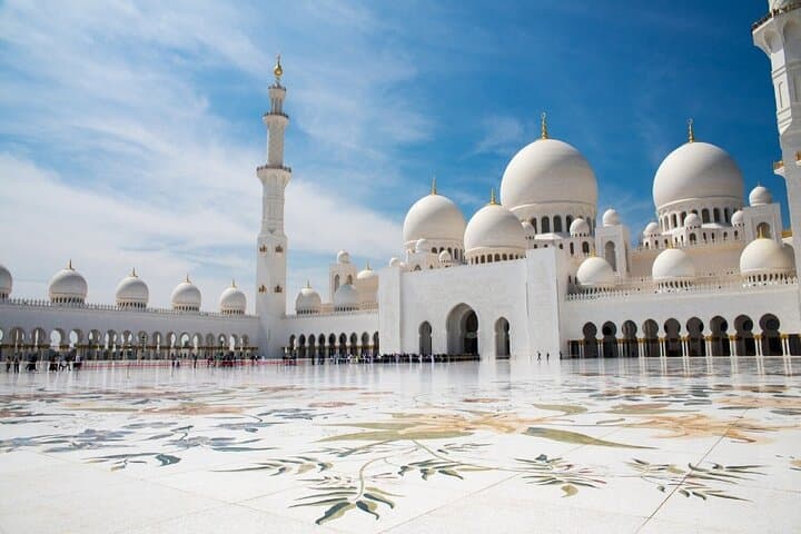 Private Abu Dhabi City Tour from Dubai — Sheikh Zayed Mosque, Corniche & Heritage