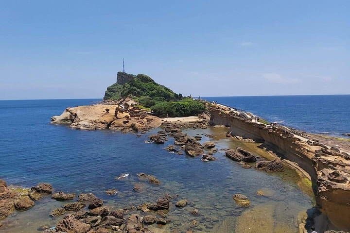 Yehliu, Jiufen & Pingxi Day Tour: Coastal Rocks, Mountain Streets & Sky Lanterns photo 4