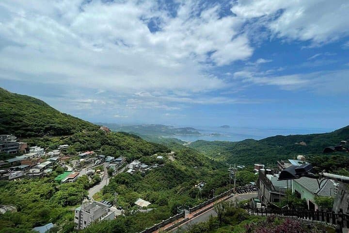 Yehliu, Jiufen & Pingxi Day Tour: Coastal Rocks, Mountain Streets & Sky Lanterns photo 2