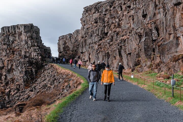 Golden Circle Private Tour from Reykjavík — Thingvellir, Geysir, Gullfoss & Kerið photo 4