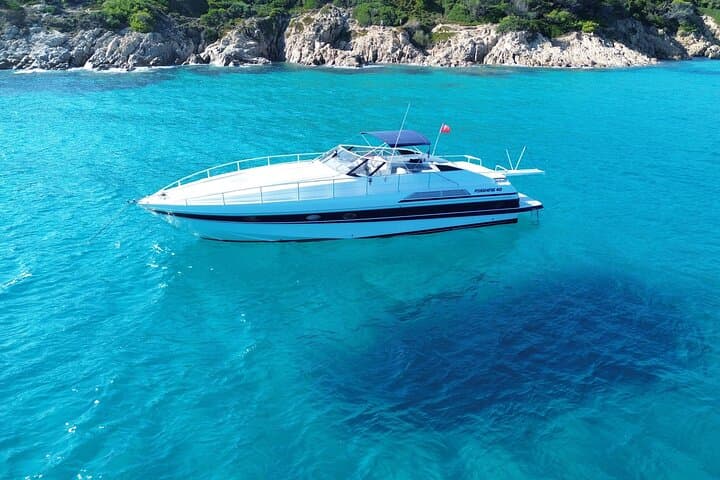 Half-Day Pershing 40 Yacht Charter in the Gulf of Saint-Tropez photo 1