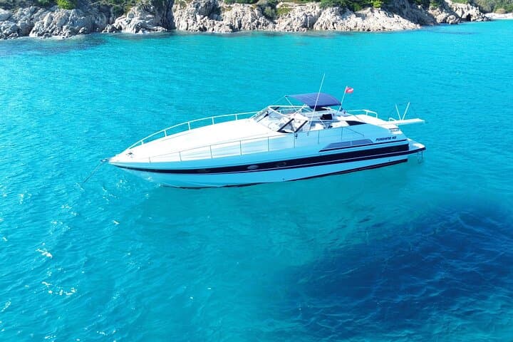 Pershing 40 Full-Day Yacht Charter in the Bay of Saint-Tropez