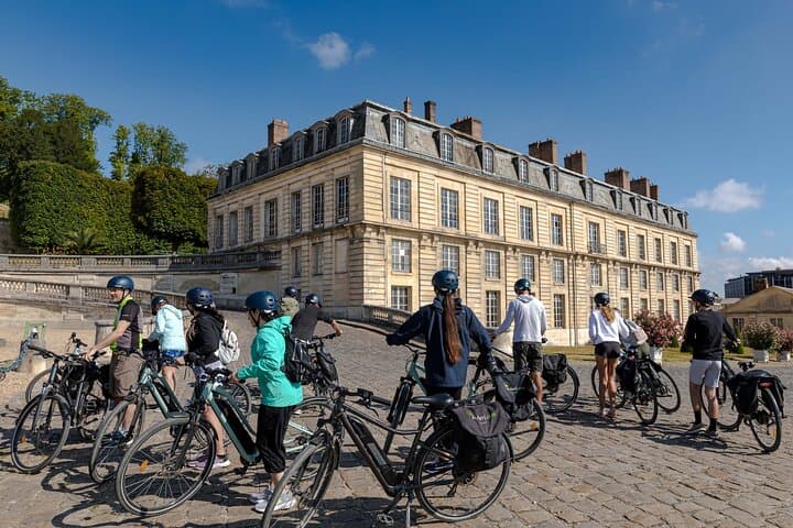 Electric Bike from Paris to Versailles: Private Day Tour via Parks and Villages