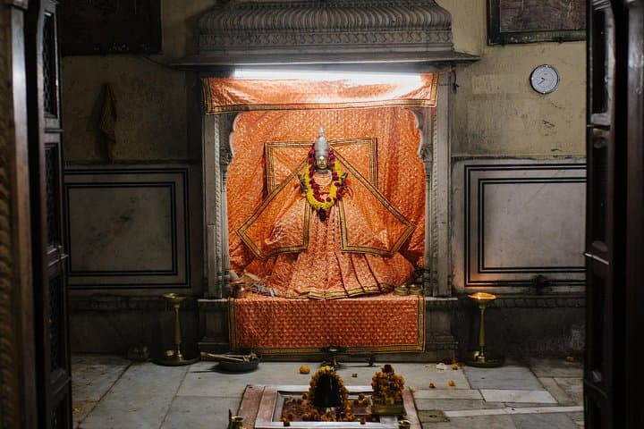 Private Jaipur Temple Tour: Spiritual Sites, Chakra Readings & Local Markets photo 4