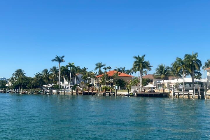 Miami Skyline Celebrity Cruise — 90-Minute Biscayne Bay Yacht Sightseeing photo 4