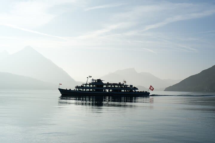 Capture Thun: Private Walking Photo Tour at the Foot of the Bernese Alps photo 2