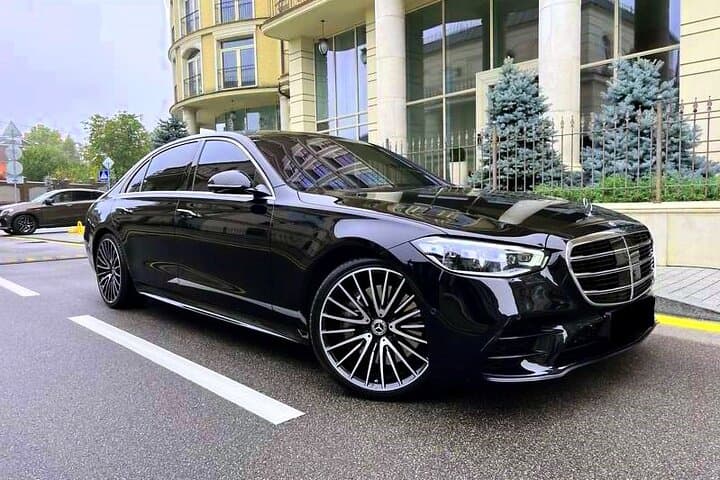 Newark EWR to Manhattan: Luxury Private Transfer by Sedan