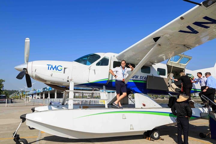 Seaplane Over Ha Long Bay: Private 25-Minute Charter Flight