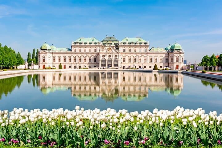 Prague to Vienna Private Transfer with Flexible Sightseeing Stops