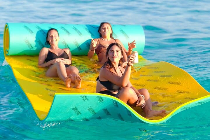 Private Yacht Tour to Isla Mujeres & Playa Norte from Cancun photo 4