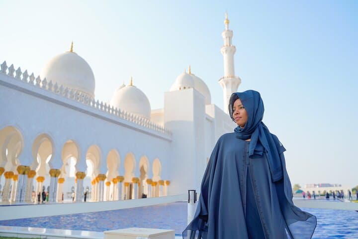Abu Dhabi Half-Day: Sheikh Zayed Grand Mosque, Qasr Al Watan & Etihad Towers photo 4