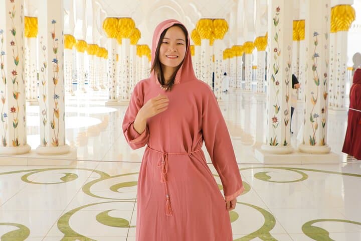 Abu Dhabi Half-Day: Sheikh Zayed Grand Mosque, Qasr Al Watan & Etihad Towers photo 2