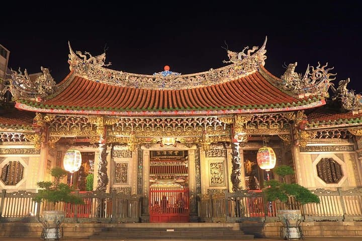 Taipei Night Tour: Ningxia Night Market, Lungshan Temple & Xinyi Bars photo 2