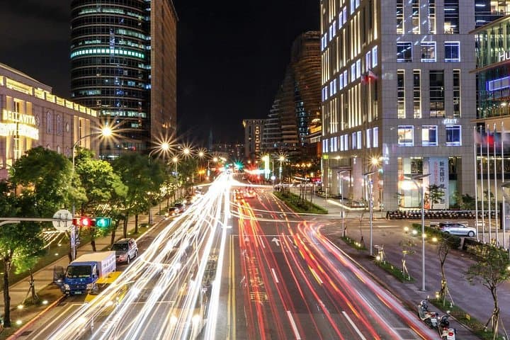 Taipei Night Tour: Ningxia Night Market, Lungshan Temple & Xinyi Bars photo 4