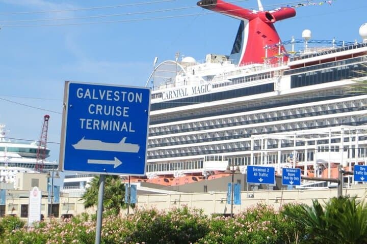 Private Galveston to Hobby Airport Shuttle for Groups up to 10 photo 4