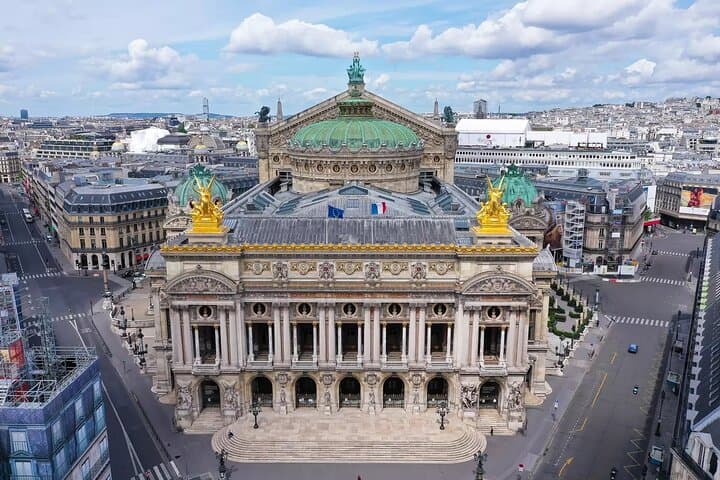 Private Paris City Tour with Photos at Every Stop photo 4