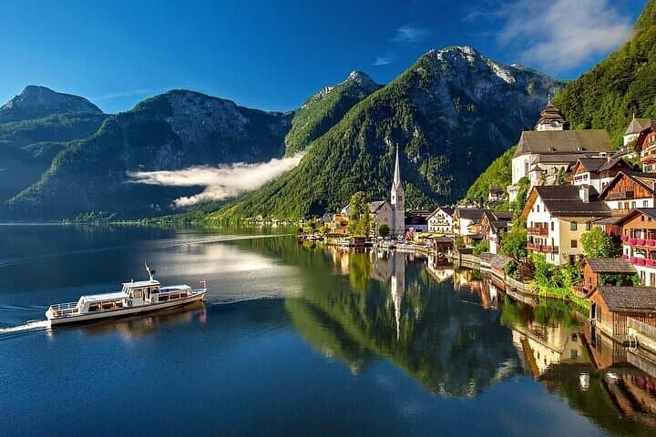 Private Day Trip to Hallstatt: Skywalk & Salt Mine from Vienna
