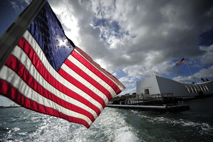 Explore Pearl Harbor: USS Arizona Memorial & Battleship Missouri Small-Group Tour photo 4